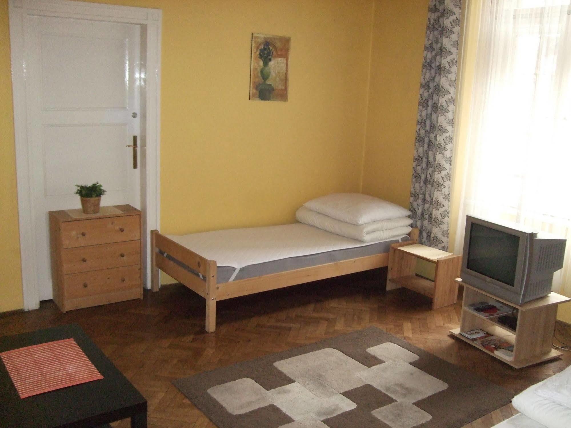 Old Walls Hostel Krakow Ngoại thất bức ảnh