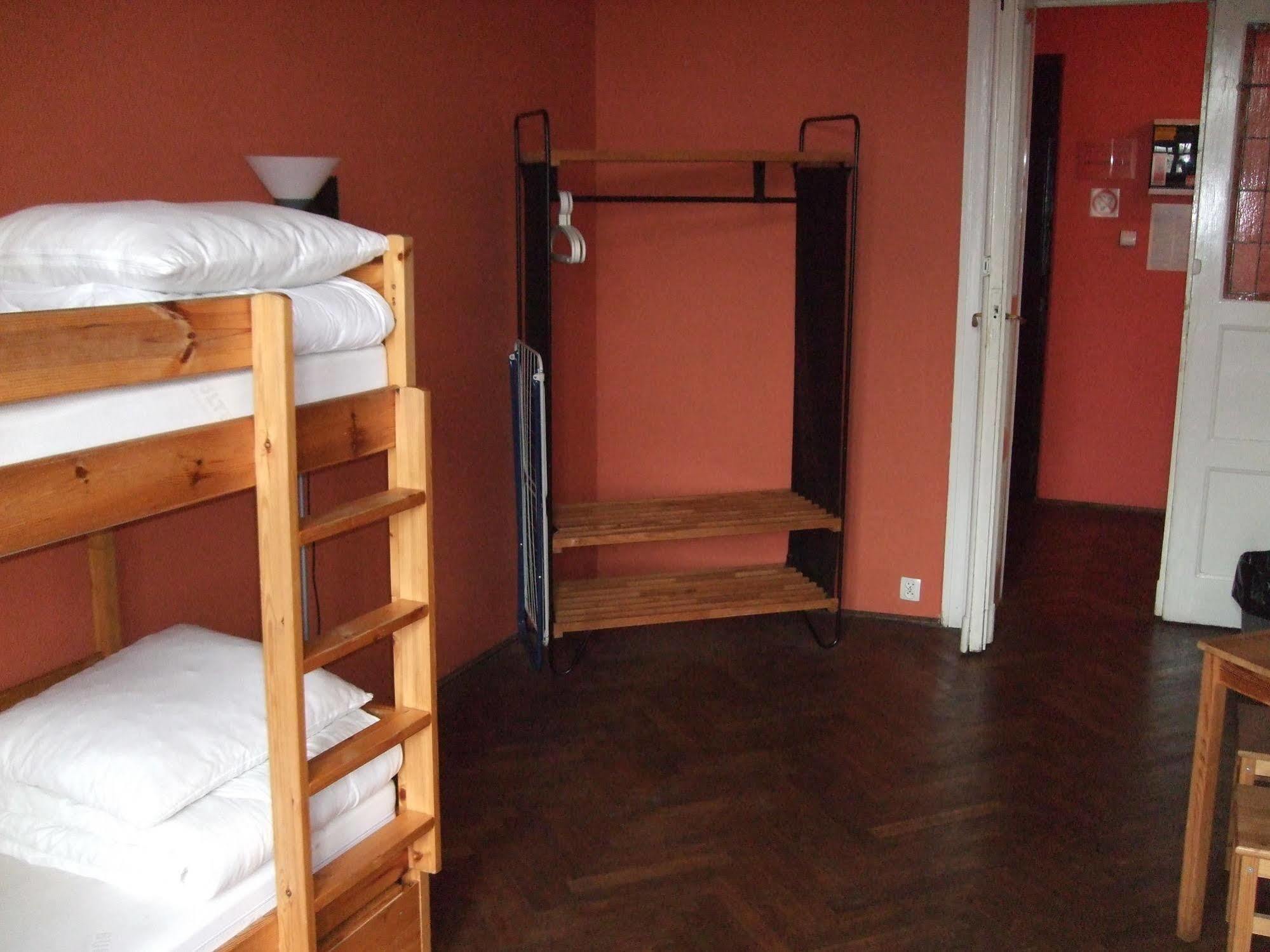 Old Walls Hostel Krakow Ngoại thất bức ảnh