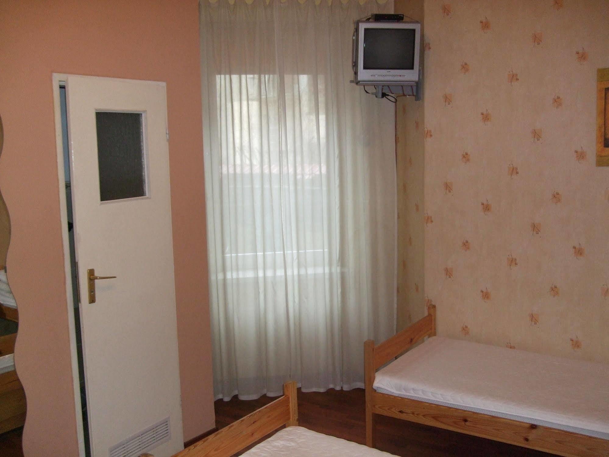 Old Walls Hostel Krakow Ngoại thất bức ảnh