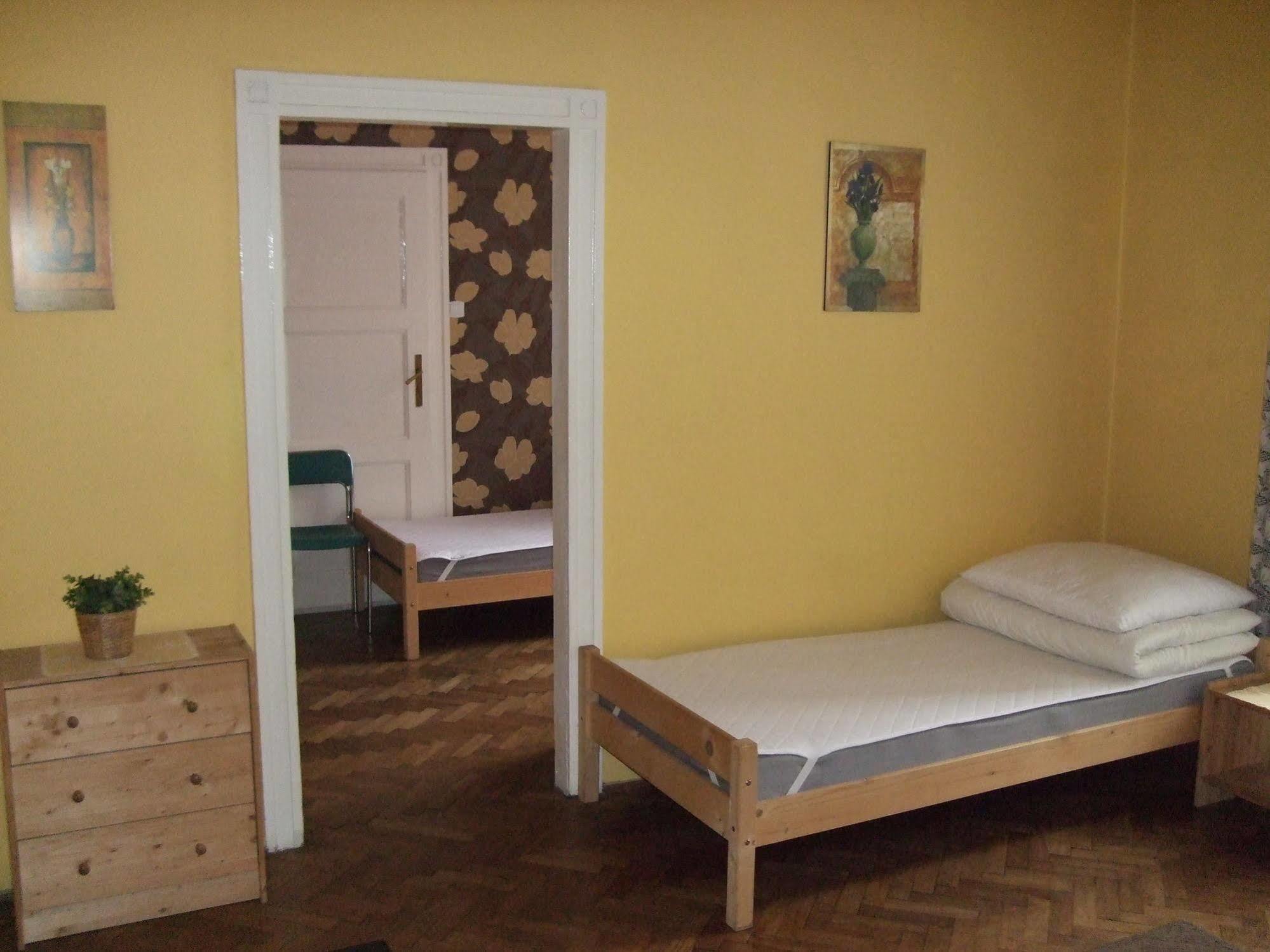 Old Walls Hostel Krakow Ngoại thất bức ảnh