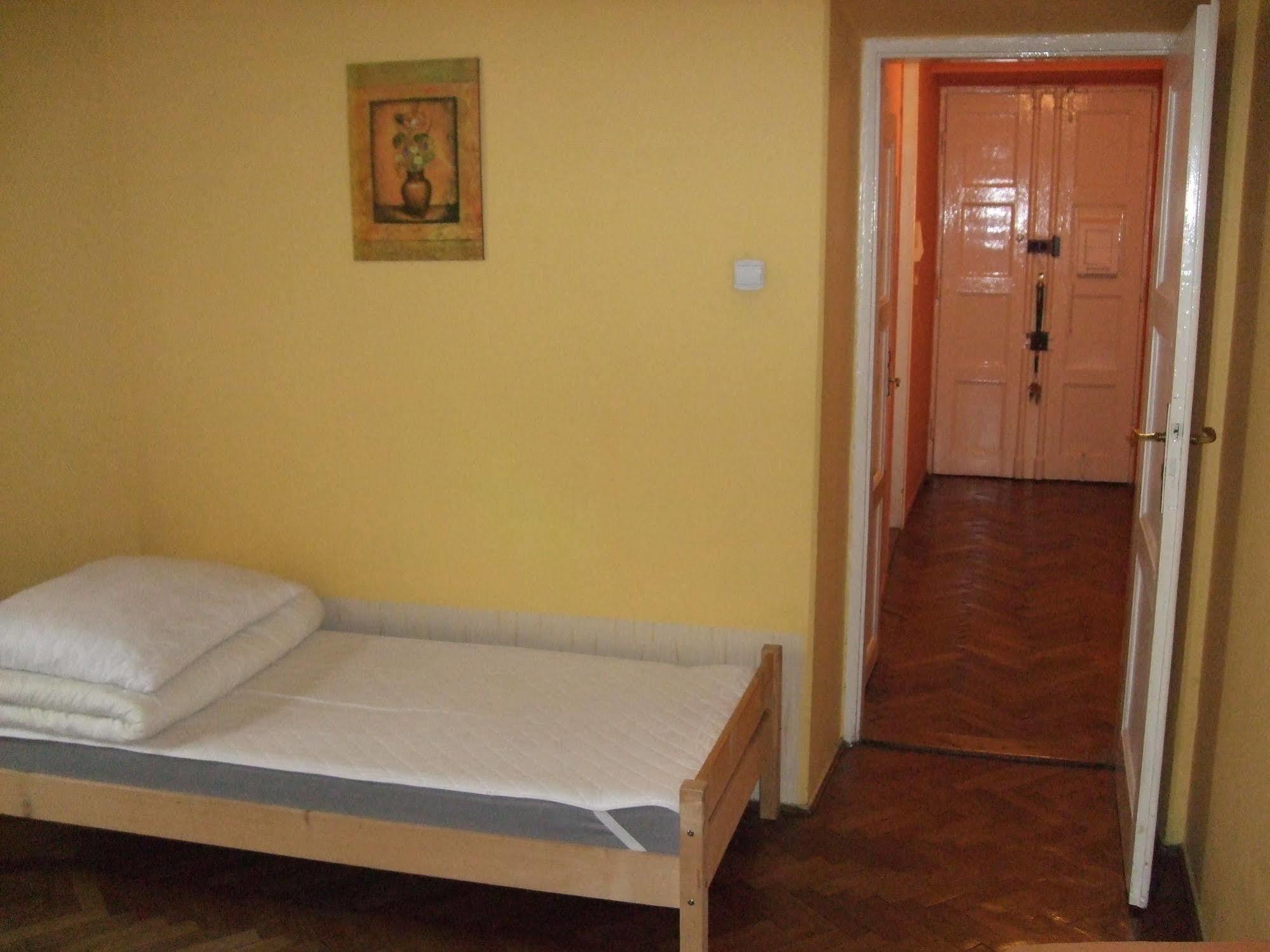 Old Walls Hostel Krakow Ngoại thất bức ảnh